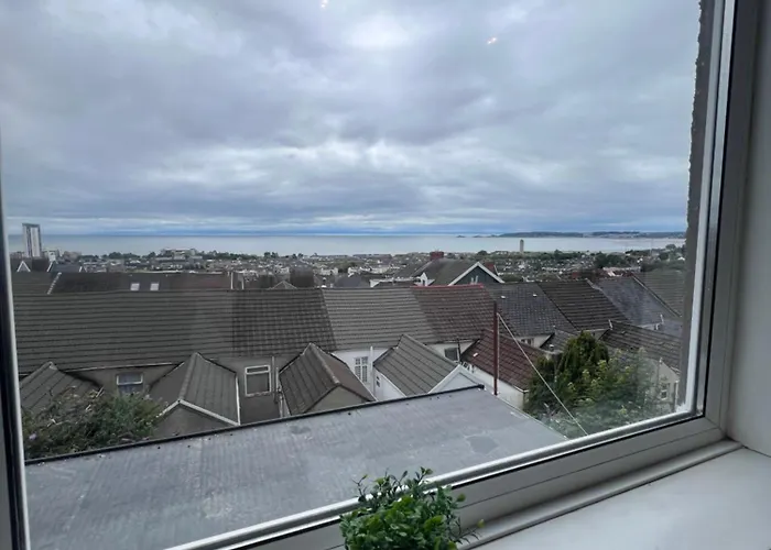 The 145 House In Swansea City Centre, Train, Beach, Mumbles, Gower