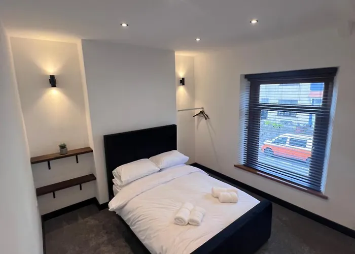The 145 House In Swansea City Centre, Train, Beach, Mumbles, Gower